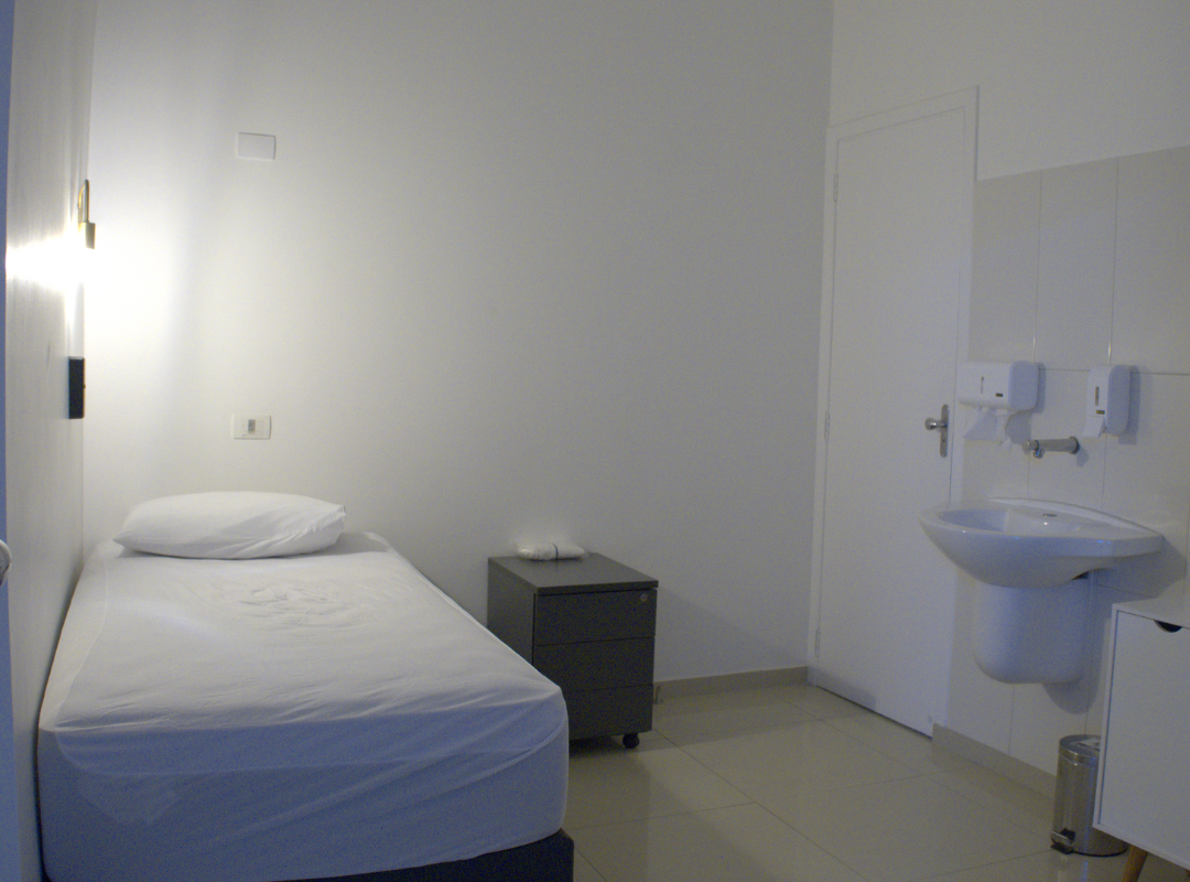 Quarto confortável para exames do Centro de Sono Brasil